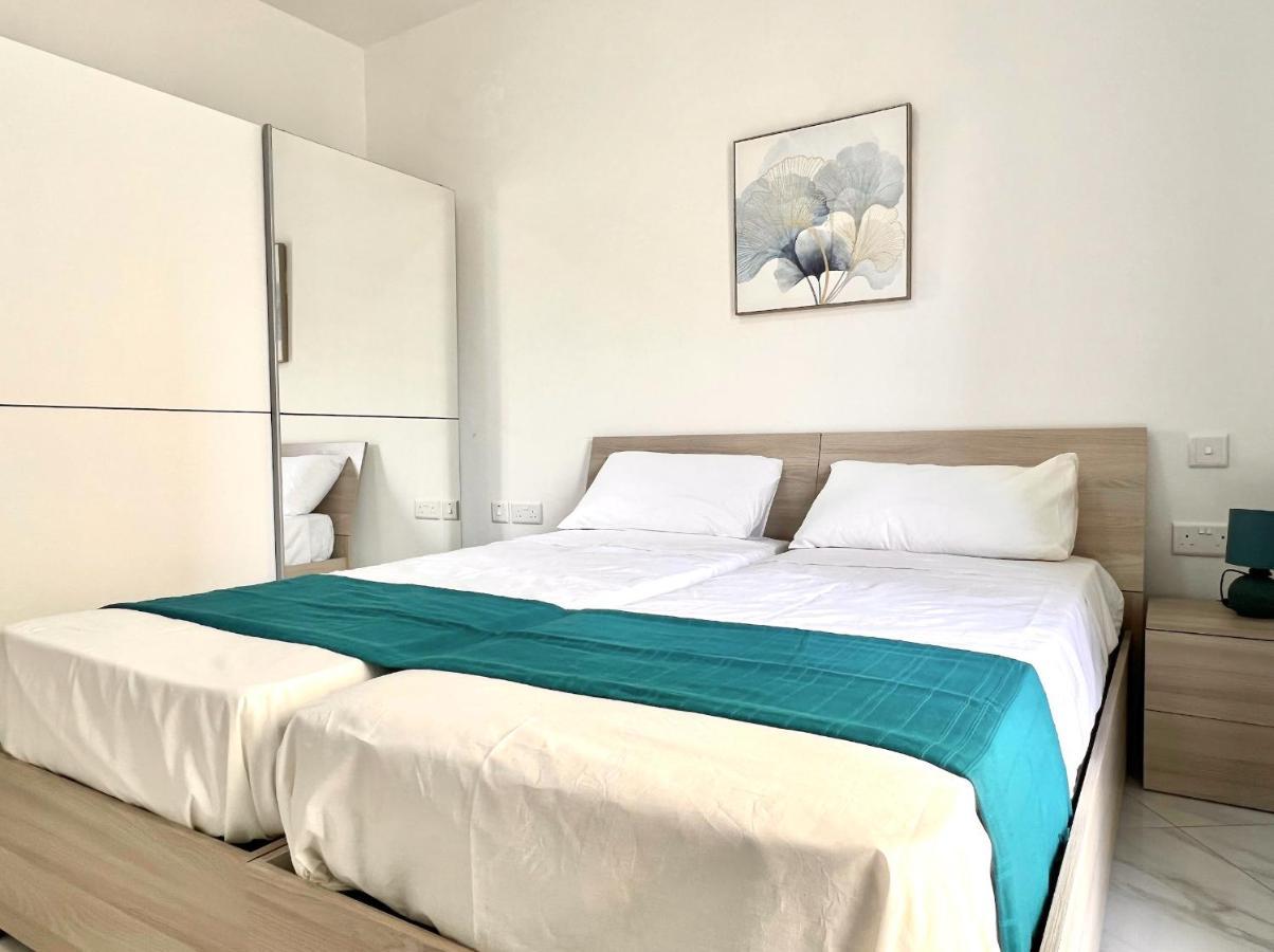 Condo With Patio Overlooking Piazza Gzira Exterior photo